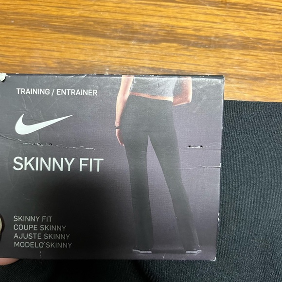 Nike Skinny Fit Leggings - Picture 5 of 7